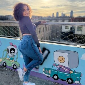 Meet your Posher, Yara